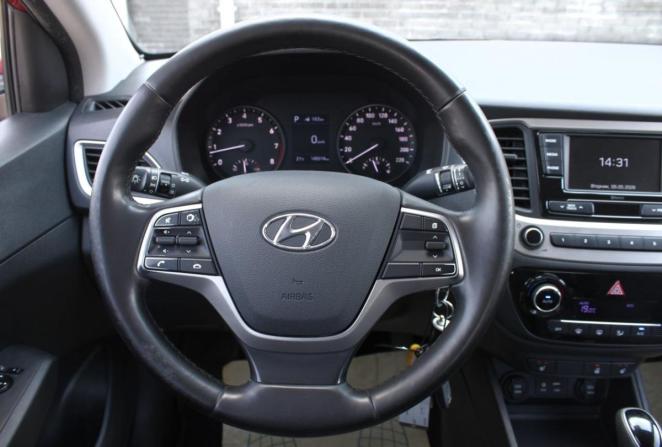 Hyundai Solaris II с пробегом 2018 года, цена 1 295 000 рублей, 145014 км, седан, Автокод Объявления