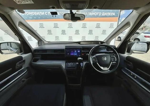 Honda Stepwgn V Рестайлинг с пробегом 2018 года, цена 1 820 000 рублей, 185092 км, минивэн, Автокод Объявления