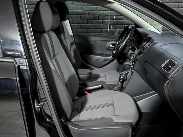 Volkswagen Polo V Рестайлинг с пробегом 2016 года, цена 1 290 000 рублей, 90671 км, седан, Автокод Объявления