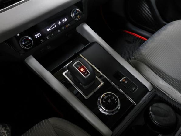 Mitsubishi Outlander IV с пробегом 2022 года, цена 3 198 000 рублей, 92612 км, внедорожник, Автокод Объявления