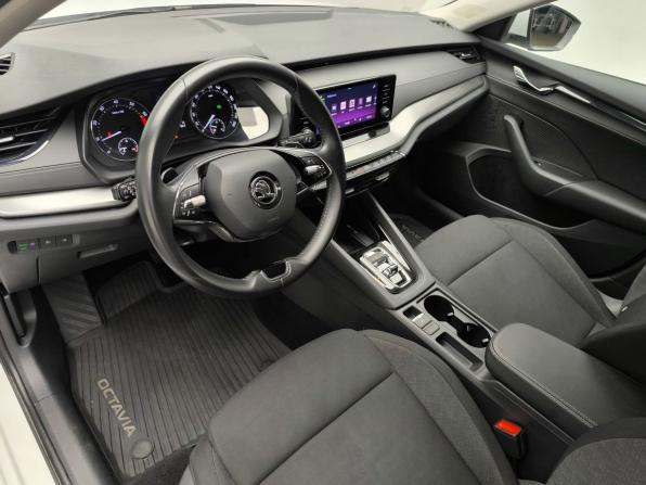 Skoda Octavia IV (A8) с пробегом 2021 года, цена 2 284 000 рублей, 51704 км, лифтбек, Автокод Объявления