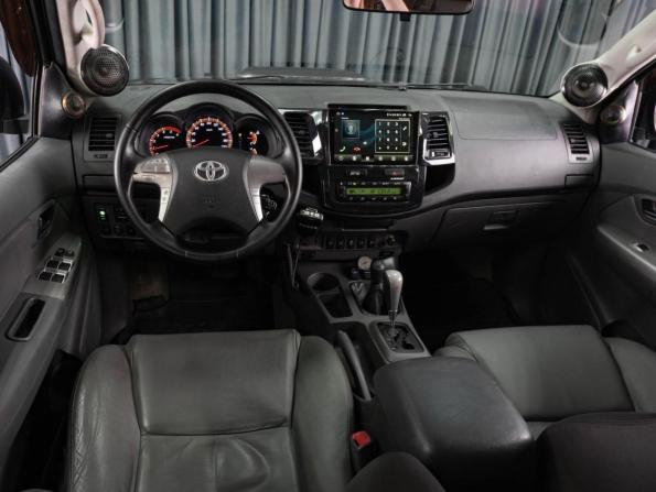 Toyota Hilux VII Рестайлинг с пробегом 2013 года, цена 2 675 000 рублей, 285999 км, offers.body_type.unknown, Автокод Объявления