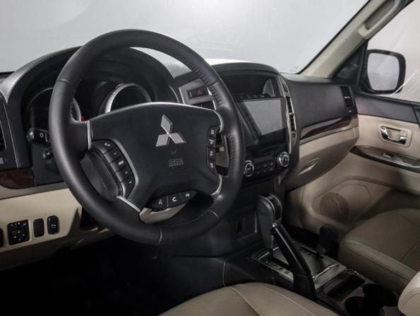 Mitsubishi Pajero IV Рестайлинг 2 с пробегом 2017 года, цена 2 599 000 рублей, 136657 км, внедорожник, Автокод Объявления