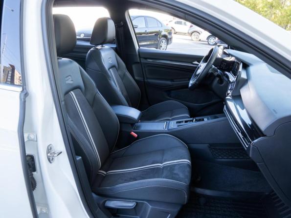 Volkswagen Golf VIII с пробегом 2024 года, цена 3 499 000 рублей, 9781 км, хэтчбек, Автокод Объявления