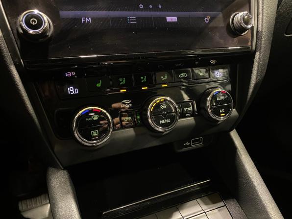 Skoda Octavia III (A7) Рестайлинг с пробегом 2020 года, цена 1 799 000 рублей, 75602 км, лифтбек, Автокод Объявления