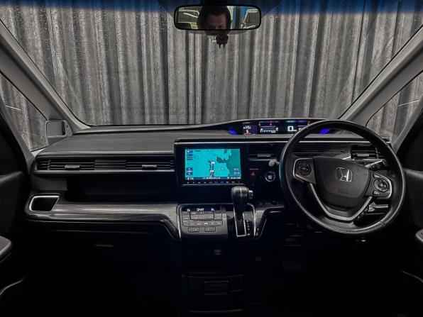 Honda Stepwgn V с пробегом 2016 года, цена 1 770 000 рублей, 128000 км, минивэн, Автокод Объявления