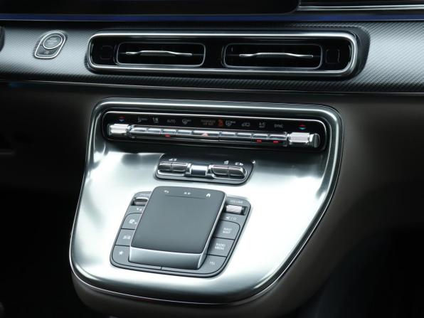 Mercedes-Benz V-Класс III (W447) Рестайлинг 2 с пробегом 2025 года, цена 12 200 000 рублей, 8703 км, минивэн, Автокод Объявления