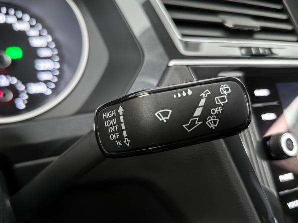 Volkswagen Tiguan II Рестайлинг с пробегом 2021 года, цена 2 699 000 рублей, 75003 км, внедорожник, Автокод Объявления
