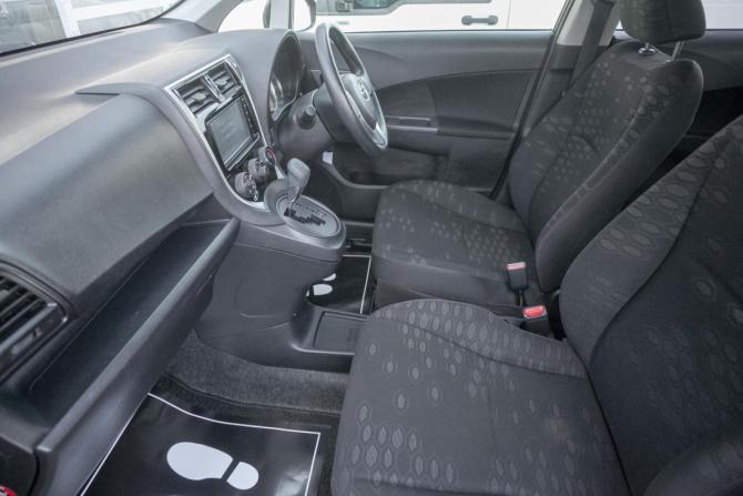 Toyota Ractis II с пробегом 2015 года, цена 1 025 000 рублей, 69800 км, хэтчбек, Автокод Объявления