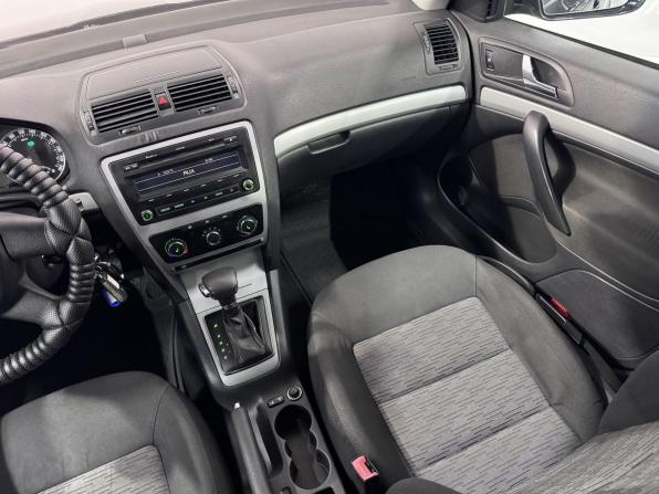 Skoda Octavia II (A5) Рестайлинг с пробегом 2012 года, цена 899 000 рублей, 270200 км, лифтбек, Автокод Объявления
