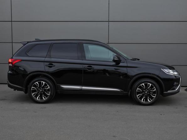 Mitsubishi Outlander III Рестайлинг 3 с пробегом 2022 года, цена 2 198 000 рублей, 122985 км, внедорожник, Автокод Объявления