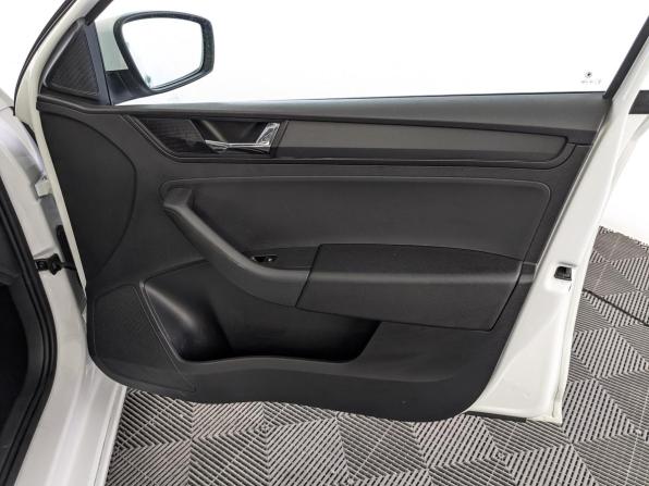 Skoda Rapid I Рестайлинг с пробегом 2019 года, цена 900 000 рублей, 256566 км, лифтбек, Автокод Объявления