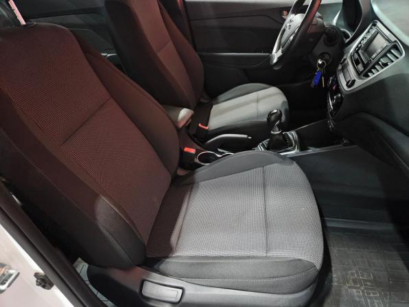 Hyundai Solaris II с пробегом 2017 года, цена 1 049 000 рублей, 147481 км, седан, Автокод Объявления