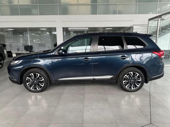 Mitsubishi Outlander III Рестайлинг 3 с пробегом 2021 года, цена 2 425 000 рублей, 20500 км, внедорожник, Автокод Объявления