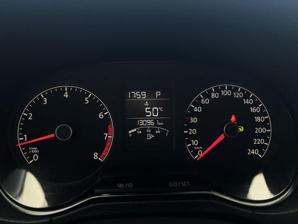 Volkswagen Polo V Рестайлинг с пробегом 2016 года, цена 1 000 000 рублей, 130960 км, седан, Автокод Объявления