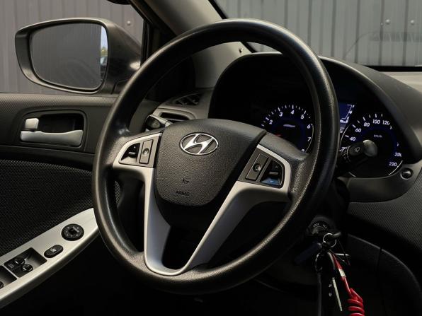 Hyundai Solaris I с пробегом 2013 года, цена 847 000 рублей, 167122 км, седан, Автокод Объявления