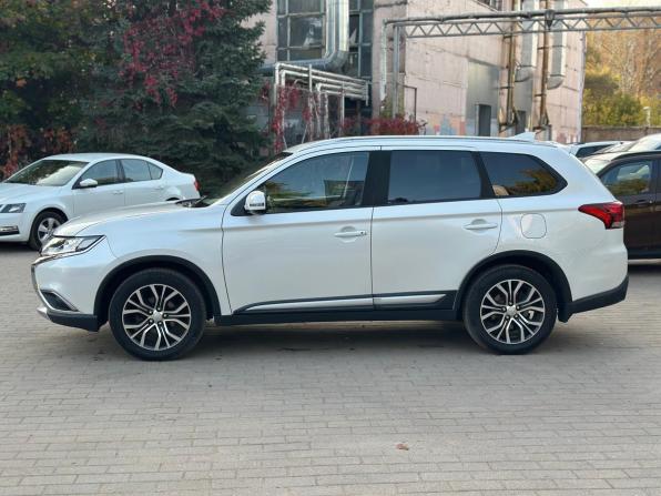 Mitsubishi Outlander III Рестайлинг 2 с пробегом 2017 года, цена 1 890 000 рублей, 165700 км, внедорожник, Автокод Объявления