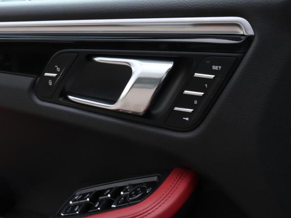 Porsche Macan I с пробегом 2015 года, цена 3 300 000 рублей, 109312 км, внедорожник, Автокод Объявления
