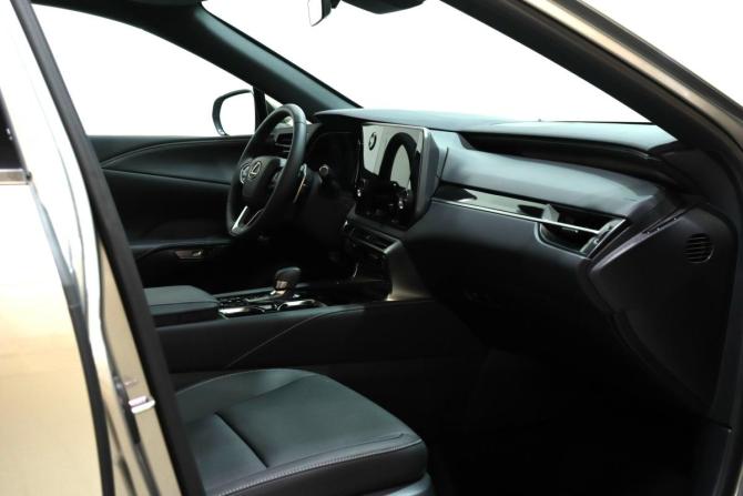 Lexus RX V с пробегом 2025 года, цена 8 100 000 рублей, 30 км, внедорожник, Автокод Объявления