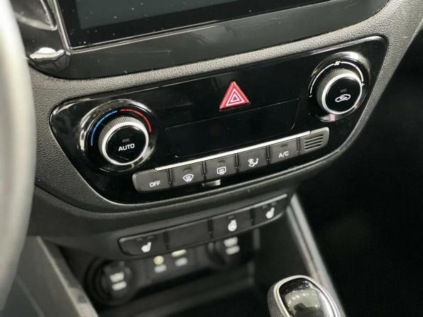 Hyundai Solaris II с пробегом 2018 года, цена 1 395 000 рублей, 106494 км, седан, Автокод Объявления