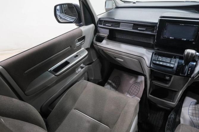 Honda Stepwgn V с пробегом 2015 года, цена 1 499 000 рублей, 390000 км, минивэн, Автокод Объявления