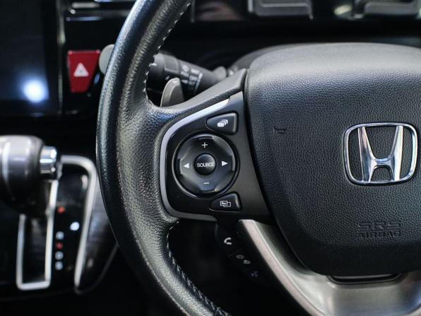 Honda Stepwgn V с пробегом 2015 года, цена 1 848 000 рублей, 106338 км, минивэн, Автокод Объявления