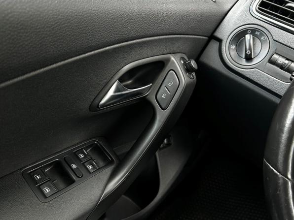 Volkswagen Polo V Рестайлинг с пробегом 2019 года, цена 1 098 700 рублей, 150073 км, седан, Автокод Объявления