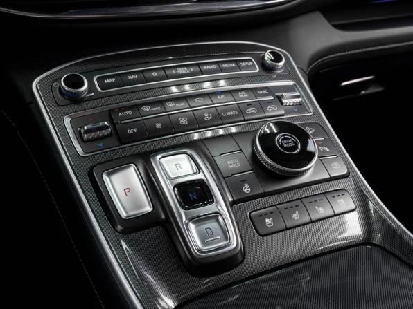 Hyundai Santa Fe IV Рестайлинг с пробегом 2023 года, цена 4 649 000 рублей, 20300 км, внедорожник, Автокод Объявления