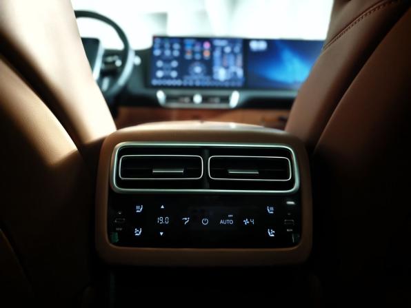 Li Auto (Lixiang) L7 I Рестайлинг с пробегом 2024 года, цена 6 450 000 рублей, 45410 км, внедорожник, Автокод Объявления