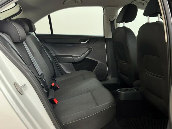 Skoda Rapid I с пробегом 2014 года, цена 1 030 000 рублей, 122549 км, лифтбек, Автокод Объявления