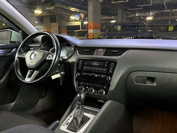 Skoda Octavia III (A7) Рестайлинг с пробегом 2019 года, цена 1 629 000 рублей, 289462 км, лифтбек, Автокод Объявления