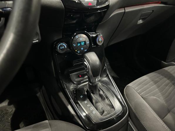 Ford Fiesta Mk6 Рестайлинг с пробегом 2015 года, цена 699 000 рублей, 191715 км, седан, Автокод Объявления