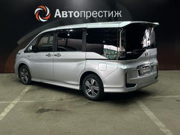 Honda Stepwgn V Рестайлинг с пробегом 2018 года, цена 2 100 000 рублей, 130000 км, минивэн, Автокод Объявления