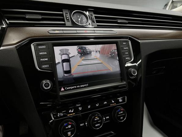 Volkswagen Passat B8 с пробегом 2015 года, цена 1 620 000 рублей, 234429 км, седан, Автокод Объявления