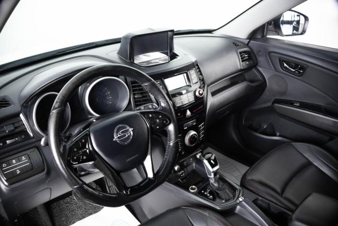 SsangYong Tivoli I с пробегом 2019 года, цена 1 299 000 рублей, 176000 км, внедорожник, Автокод Объявления
