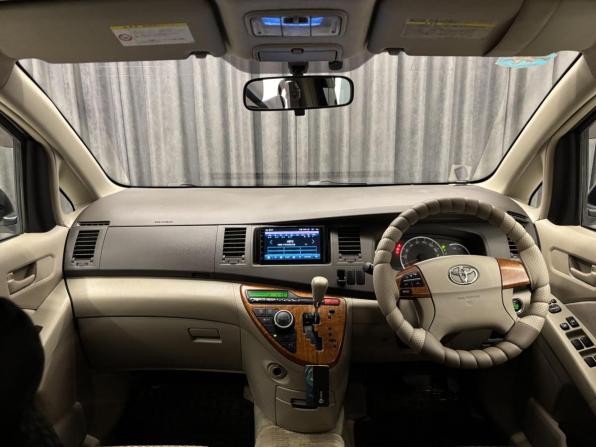Toyota ISis I Рестайлинг с пробегом 2010 года, цена 1 089 000 рублей, 236000 км, минивэн, Автокод Объявления
