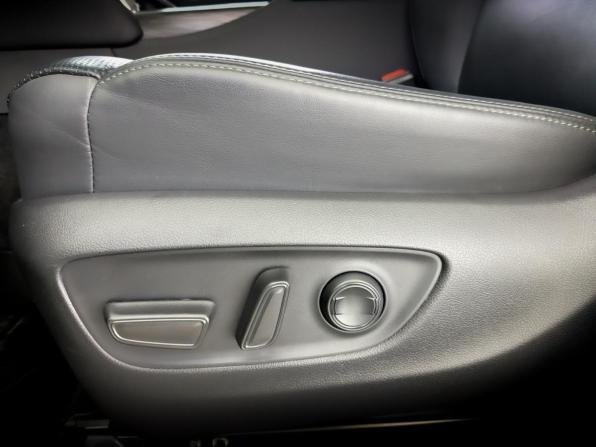 Toyota Land Cruiser 300 Series с пробегом 2022 года, цена 10 780 000 рублей, 18425 км, внедорожник, Автокод Объявления