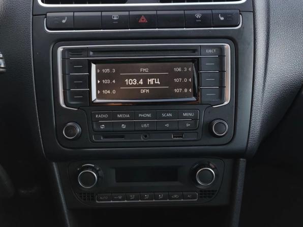 Volkswagen Polo V с пробегом 2014 года, цена 875 000 рублей, 104711 км, седан, Автокод Объявления