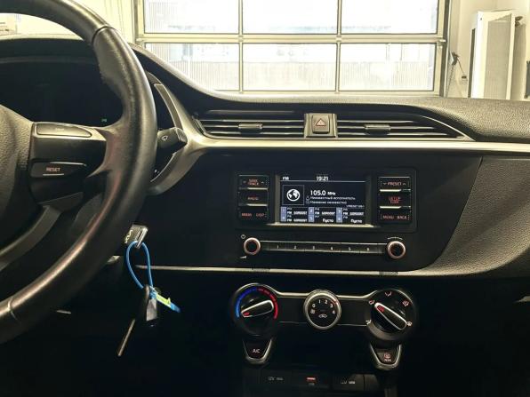 Kia Rio IV Рестайлинг с пробегом 2021 года, цена 1 470 000 рублей, 73297 км, седан, Автокод Объявления