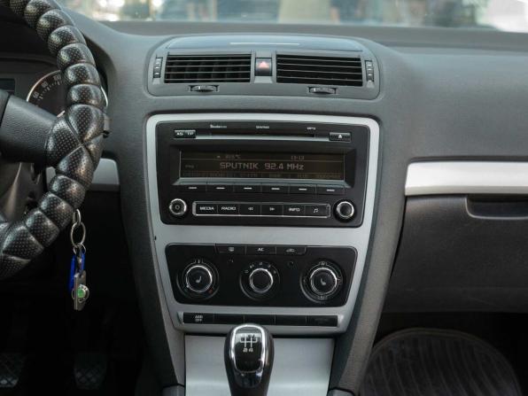 Skoda Octavia II (A5) Рестайлинг с пробегом 2012 года, цена 750 000 рублей, 220077 км, лифтбек, Автокод Объявления