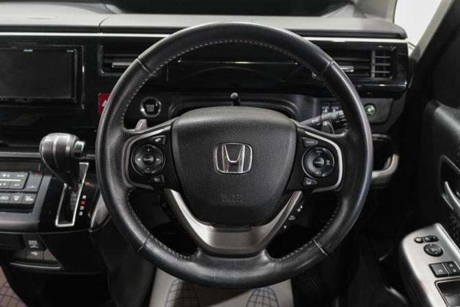 Honda Stepwgn V Рестайлинг с пробегом 2021 года, цена 2 629 000 рублей, 63400 км, минивэн, Автокод Объявления
