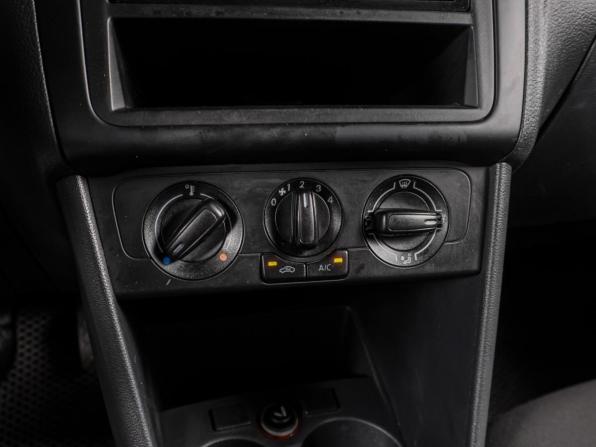 Volkswagen Polo V Рестайлинг с пробегом 2015 года, цена 979 000 рублей, 112868 км, седан, Автокод Объявления