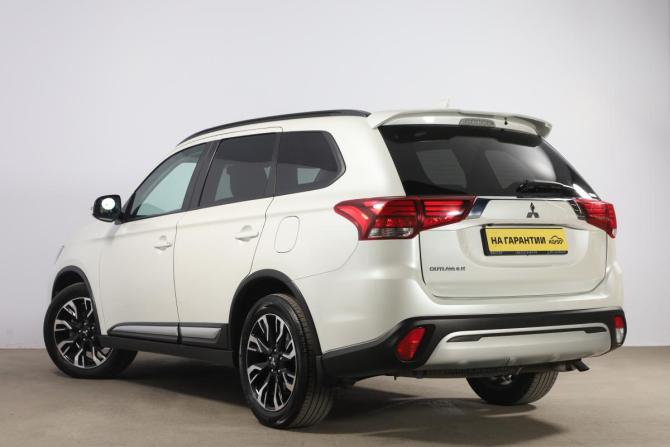 Mitsubishi Outlander III Рестайлинг 3 с пробегом 2021 года, цена 2 699 000 рублей, 108777 км, внедорожник, Автокод Объявления