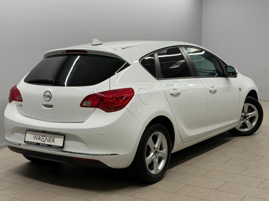 Opel Astra J Рестайлинг Санкт-Петербург  - изображение 4