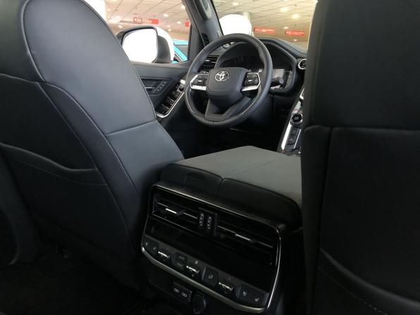 Новый Toyota Land Cruiser 300 Series 2021 года, цена 63 000 рублей, внедорожник, Автокод Объявления