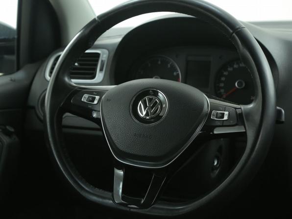 Volkswagen Polo V Рестайлинг с пробегом 2016 года, цена 1 029 000 рублей, 70300 км, седан, Автокод Объявления