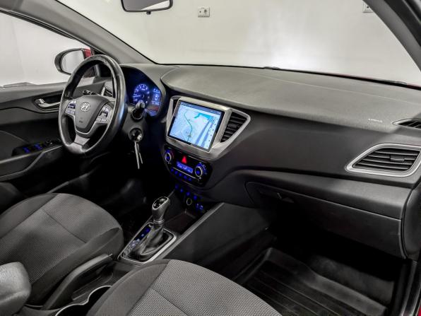 Hyundai Solaris II с пробегом 2018 года, цена 1 300 000 рублей, 104687 км, седан, Автокод Объявления