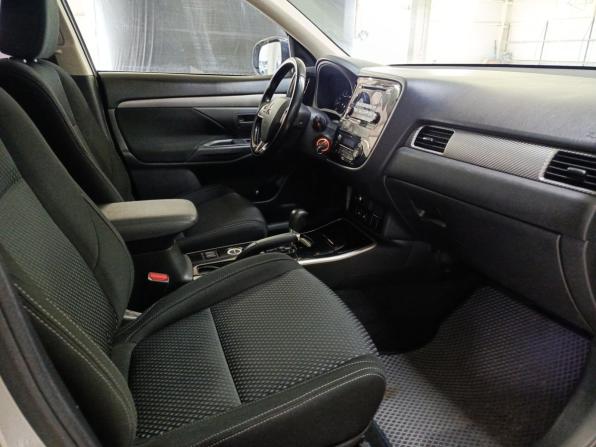 Mitsubishi Outlander III Рестайлинг 2 с пробегом 2017 года, цена 1 990 000 рублей, 145215 км, внедорожник, Автокод Объявления