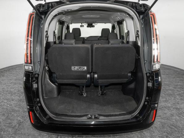 Toyota Noah III (R80) Рестайлинг с пробегом 2018 года, цена 2 189 500 рублей, 140921 км, минивэн, Автокод Объявления