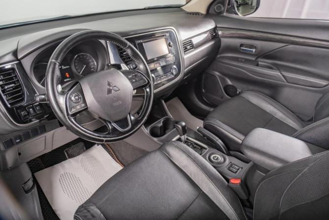 Mitsubishi Outlander III Рестайлинг 2 с пробегом 2016 года, цена 2 299 000 рублей, 180000 км, внедорожник, Автокод Объявления